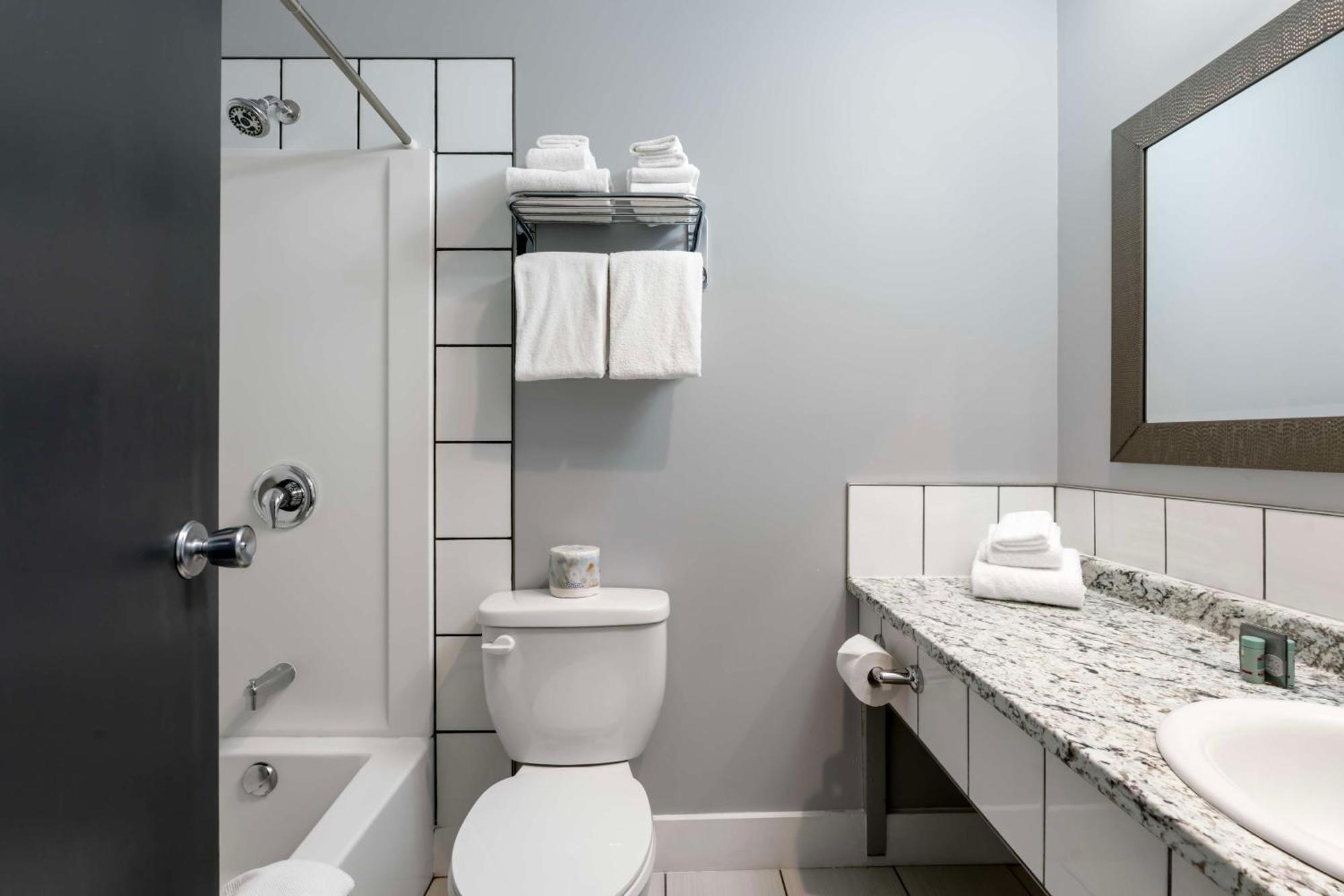 Stoke Hotel Surestay Collection By Best Western Revelstoke Exteriör bild